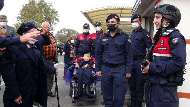 Bir günlüğüne asker oldular